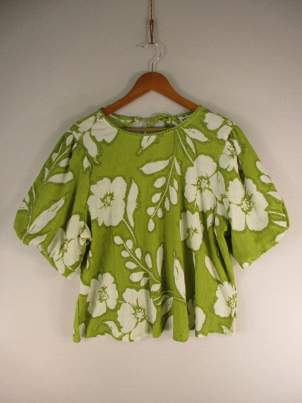 Kathy Ireland Top Womens 2X Green White Floral Puff Sleeve Tie Back Textured