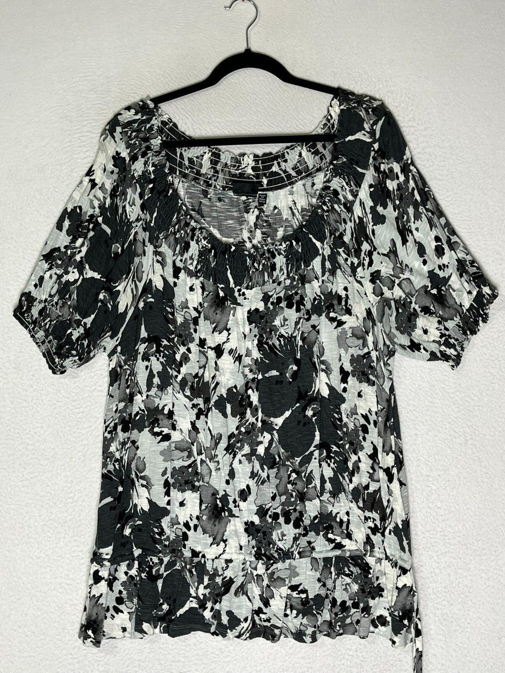 Apt. 9 Gray White Floral Tunic Blouse Top Puff Sleeve Smocked Neck Womens SZ 1X