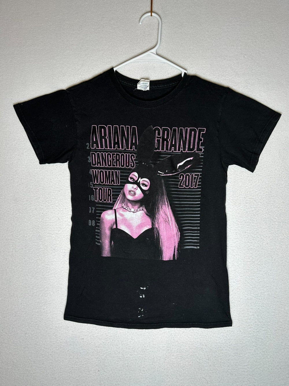 Black Ariana Grande Concert T-Shirt 100% Cotton Woman's Size Small