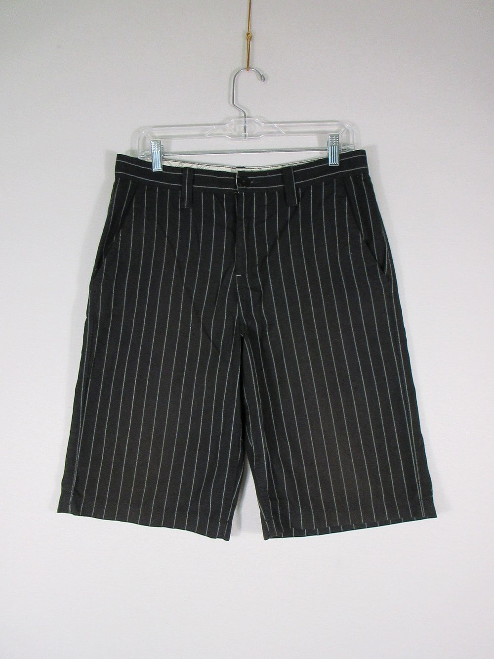 Hawk Mens Pinstripe Flat Front Mid Rise Shorts Straight Pockets Size 30 Black