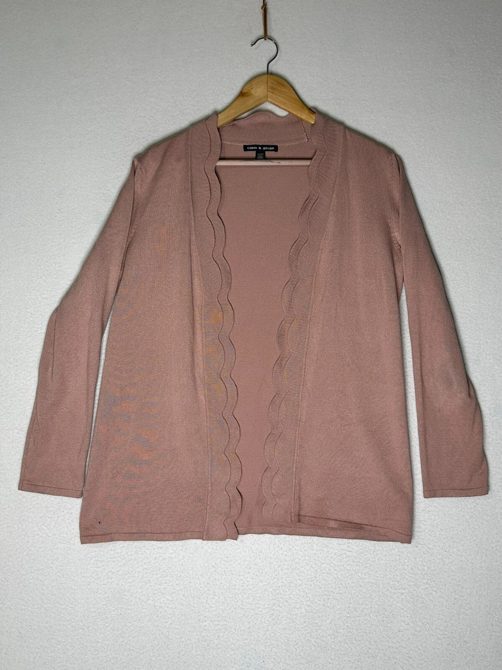 Cable and Gauge Pink Scalloped Edge Cardigan Woman's Medium