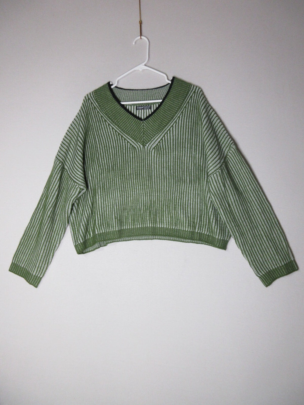 Shein Women's Striped Pullover V-Neck Sweater Long Sleeve Size L Womens 10 Green