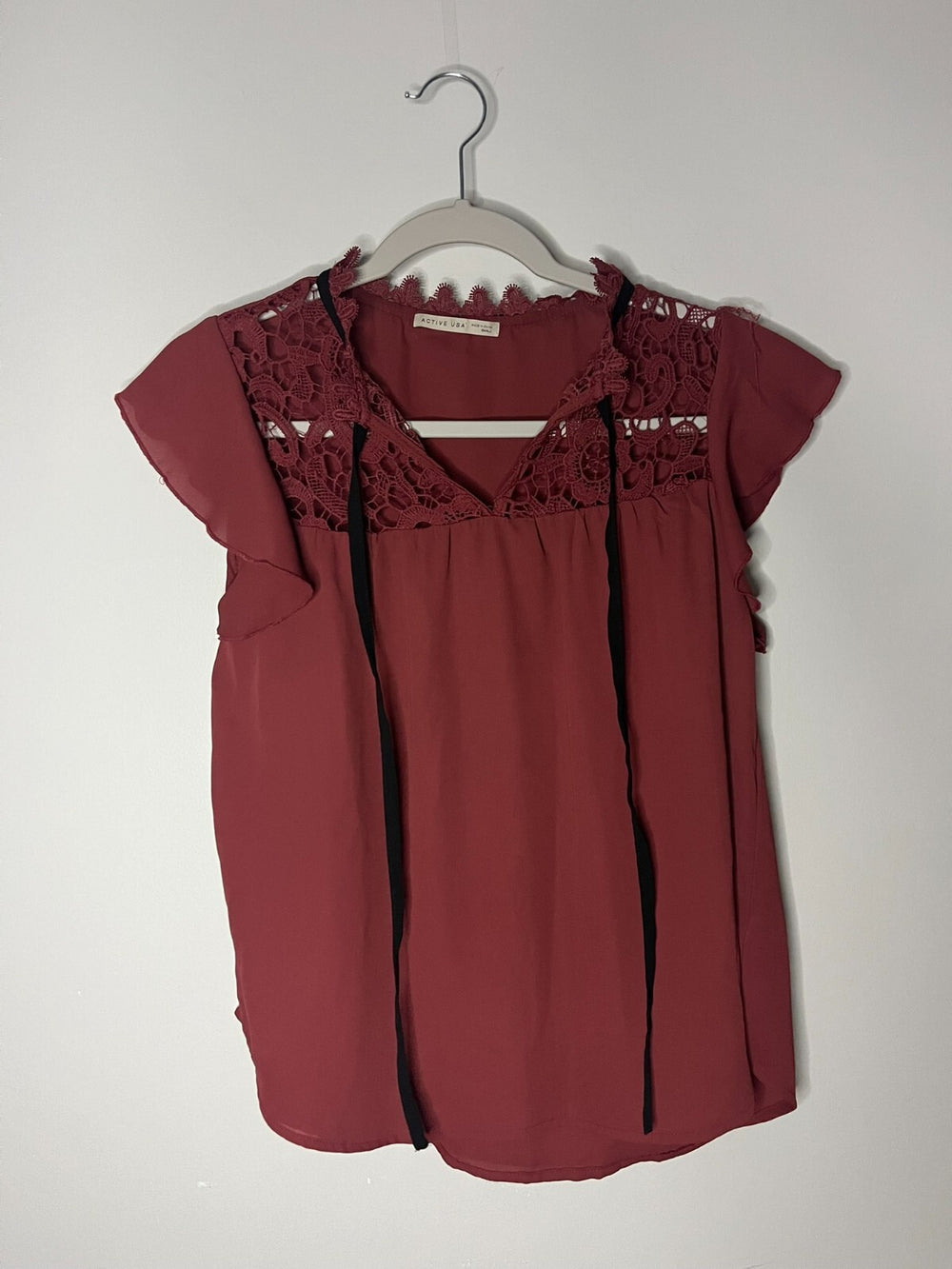 Active USA Red Burgundy Crochet Neck Flutter Sleeve Blouse Top Women Size Small