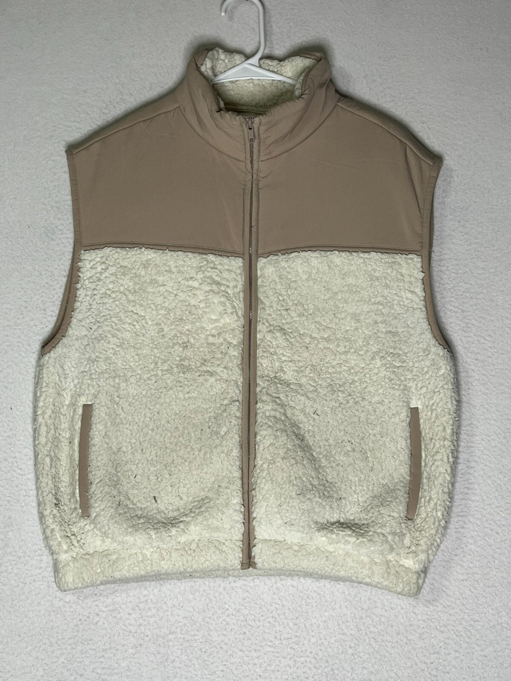 SO Tan White Faux Fur Sherpa Vest Jacket Full Zip Pockets Women's Size Medium