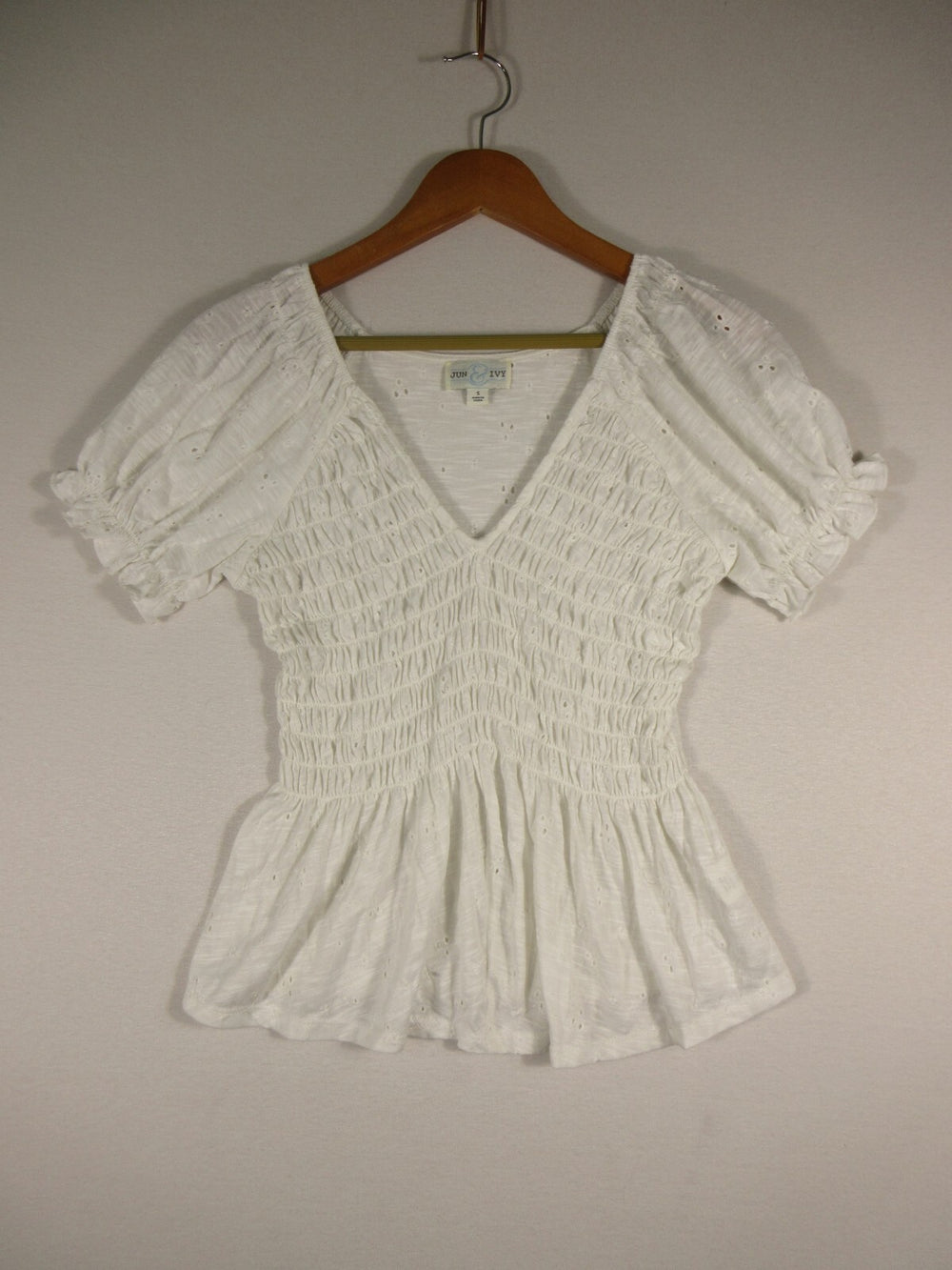 Jun & Ivy Womens Puffy Short Sleeve Eyelet V-Neck Smocked Top Size S White